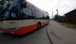 Rowerzysta: kierowca autobusu prawie mnie rozjechał