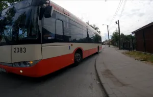 Rowerzysta: kierowca autobusu prawie mnie rozjechał