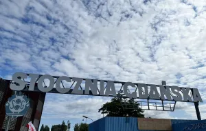Napis "Stocznia Gdańska" nad Bramą nr 2 jak nowy