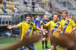 Arka Gdynia - GKS Tychy 2:0. Pierwsza wygrana u siebie od 3 marca. Lider w "10"