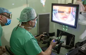 Coraz więcej robotów w trójmiejskiej chirurgii