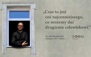 Ks. Jan Kaczkowski w oknie. Nowy mural w Sopocie