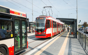 Osiem tramwajów N8C zyska klimatyzację