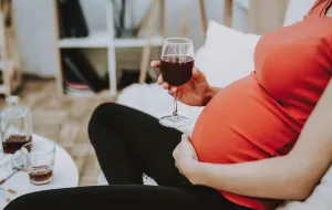Alkohol w ciąży. Dzieci z FASD mają problemy do końca życia