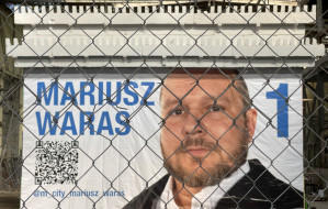 W wyborach nie startuje, ale plakaty rozwiesił. Mariusz Waras prowadzi "niekampanię"