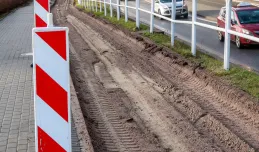 Ostatnia warstwa asfaltu na Chwarznieńskiej