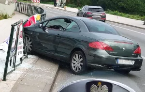 Pijany 24-latek uderzył autem w ogrodzenie przystanku