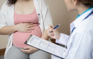 Jakie badania wykonać w ciąży? "Istnieją wady, które możemy leczyć jeszcze w okresie ciąży"