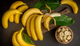 Dlaczego warto jeść banany, a kto powinien ich unikać?