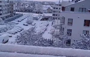 Trójmiasto pod śniegiem: poranne problemy na drogach i lotnisku