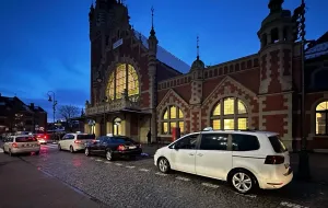 Kolejarze wyrzucą taksówkarzy z "kiss & ride" przy dworcu PKP w Gdańsku