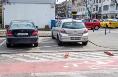 Słupki niezgody będą likwidować rok