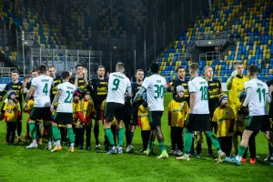 Arka Gdynia - Górnik Łęczna. Żółto-niebiescy na "oparach" chcą pozostać liderem