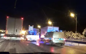 "Szklanka" na obwodnicy i wypadek trzech ciężarówek
