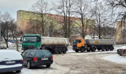 Siedlce: Wyremontowany chodnik parkingiem dla ciężarówek