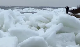 Efektowne lodowe kry na pomorskich plażach