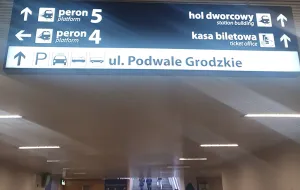 Kłopotliwe oznaczenia w tunelu pod dworcem Gdańsk Główny