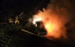 Nocny pożar auta w Brzeźnie. Straty wyceniono na 170 tys. zł