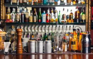 Areszt za kradzież 40 butelek alkoholu z baru
