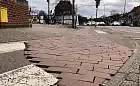 Brukowa mozaika na drodze rowerowej we Wrzeszczu