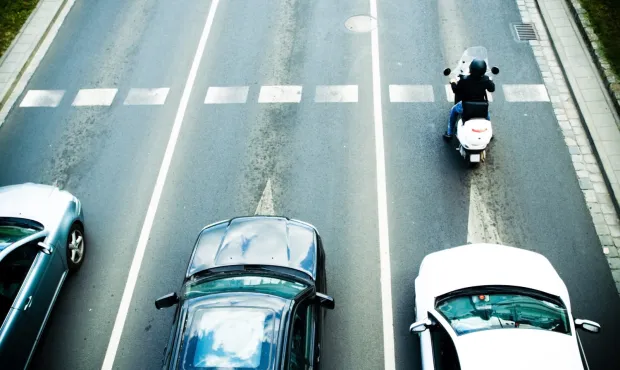 Policja apeluje do kierowców aut i motocykli o rozwagę