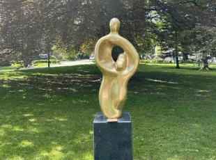 Nowa rzeźba w parku Herbstów