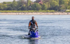 Wodne atrakcje w Trójmieście. Skutery, SUP, windsurfing, banan. Ile zapłacimy?