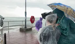 Deszczowa parada żaglowców z Gdańska do Gdyni