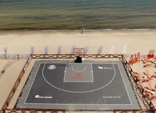 Gdzie pograć w koszykówkę w wakacje? Boiska, które warto sprawdzić