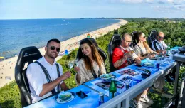 Dinner in the sky. Kulinarna uczta 50 metrów nad ziemią