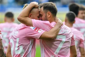 Arka Gdynia - Pogoń Siedlce 2:1. Jedna passa przerwana, druga, ważniejsza trwa