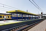 Przystanek SKM Gdańsk Stocznia z wiatą retro