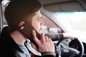 Sroga kara za rozmowę przez telefon za "kółkiem"