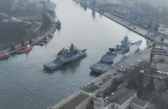 Niemiecka korweta i niderlandzka fregata w Porcie Gdańsk