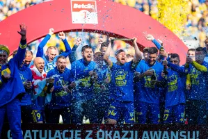 Arka Gdynia - GKS Tychy 2:2 w ostatnim domowym meczu w 1. Lidze. Teraz feta