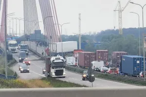 Trasa Sucharskiego otwarta po wypadku ciężarówki