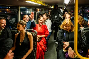 Kazali im się elegancko ubrać. Nie wiedzieli, dokąd pojadą