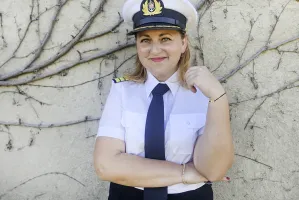 Kobieta za sterem kontenerowca PLO "Port Gdynia"