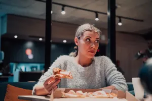 Nieapetyczne oblicze gastro. Historie, które odbierają ochotę na jedzenie