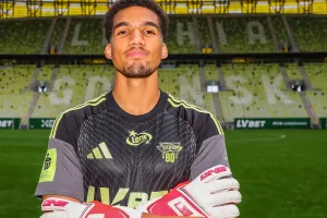 Lechia Gdańsk wypożyczyła bramkarza z Premier League, a swojego do Wieczystej Kraków