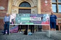 Protestowali przeciw "deprawacji dzieci i młodzieży". Chodzi o edukację zdrowotną