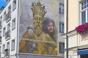 Król i dwaj fotoreporterzy. Nowy mural w centrum Gdańska
