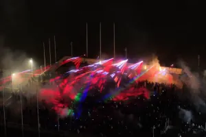 Parada i pokaz laserowy na molo. Ruszyło Sopockie Miasteczko Świąteczno-Noworoczne