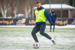 Arka Gdynia pracuje nad wzmocnieniami, młodzi jadą na obóz, zmiany w sztabie szkoleniowym
