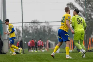 Czy Arka Gdynia dzięki temu wystrzeli? Testuje schemat gry z dwoma napastnikami