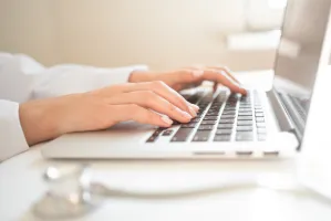 Teleporady zmieniły opiekę zdrowotną. Dlaczego Polacy wybierają wizyty online?