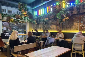 Jemy na mieście: Haos w Gdyni - sprawdzamy menu i ceny po latach