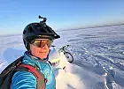 Rowerzysta z Trójmiasta przejechał po zamarzniętym Zalewie Wiślanym