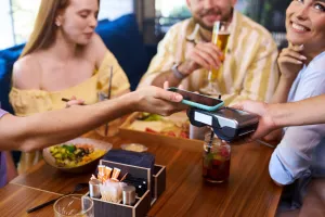 Dzielenie rachunku w restauracji. Mała rzecz, wielki problem?