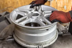 Ile kosztuje prostowanie felgi aluminiowej?